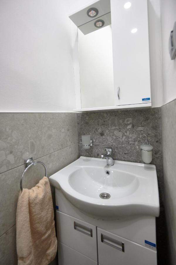 Vanimi Lux Apartmani Kikinda Ngoại thất bức ảnh