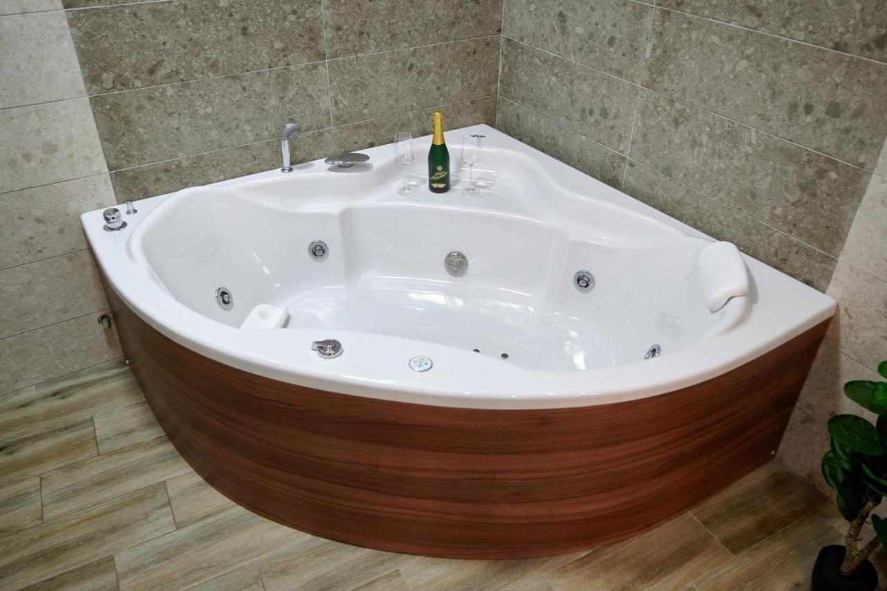 Vanimi Lux Apartmani Kikinda Ngoại thất bức ảnh